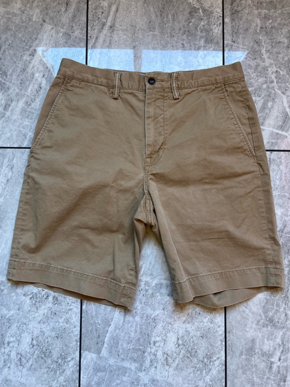 Polo Ralph Lauren Classic Fit 9" Shorts Men's Size 30, Khaki Polo Chino W Pony